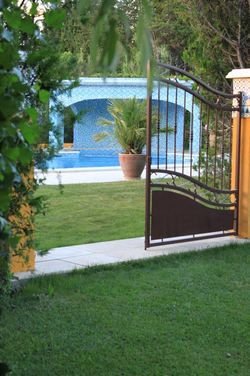 Gites Maisons De Vacances Domaine La Chamade 카르팡트라 객실 사진