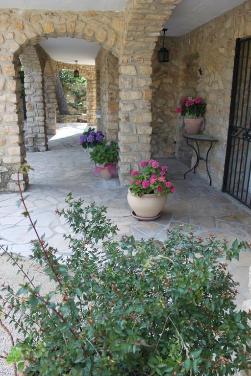 Gites Maisons De Vacances Domaine La Chamade 카르팡트라 객실 사진