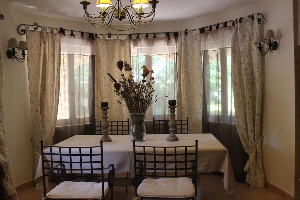 Gites Maisons De Vacances Domaine La Chamade 카르팡트라 객실 사진